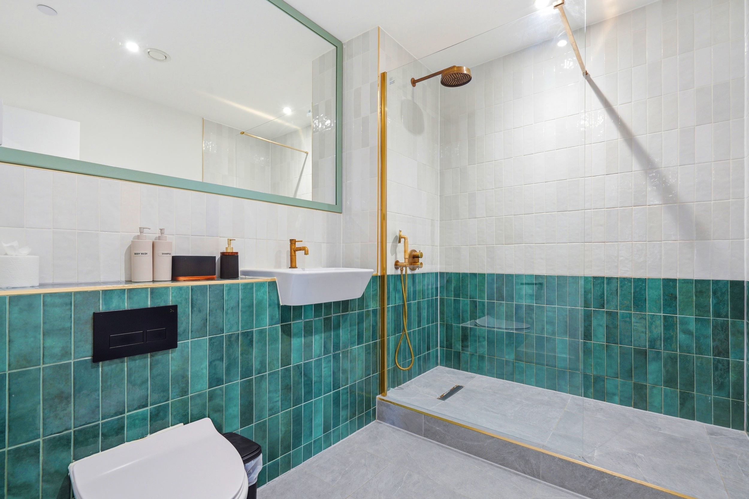 Luxe Waterfront 2BD/2BA City Apt - Photo 1